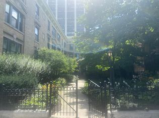 527 W Melrose St #1C, Chicago, IL 60657