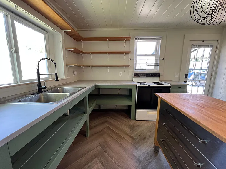 195 Richland St — Photo 3