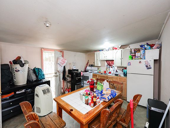 5th image of 3212 San Salvador St