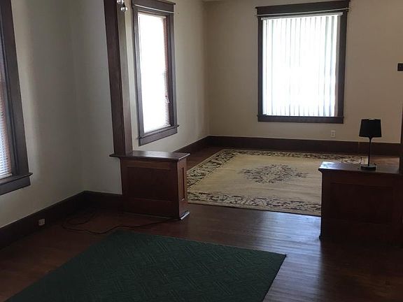 Formal dinning room 11' 10" x 10" 11"