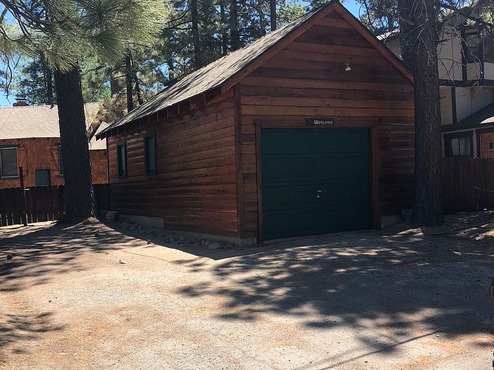 1st image of 327 Vista Ln