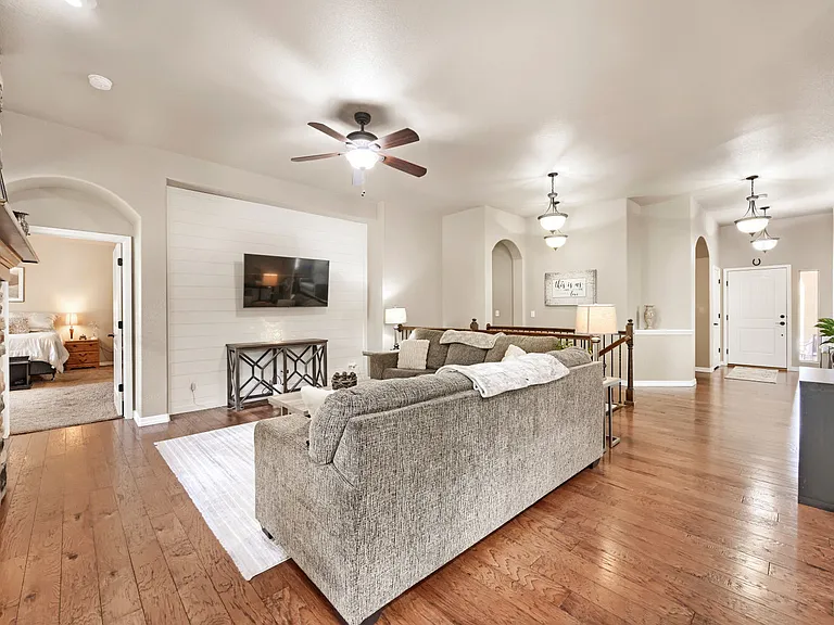 6134 Rennert Dr — Photo 10
