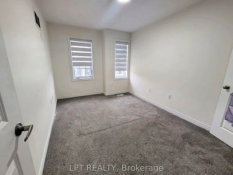 22 Dufay Rd — Photo 12