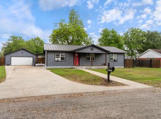 404 Elizabeth Ave, Palacios, TX 77465