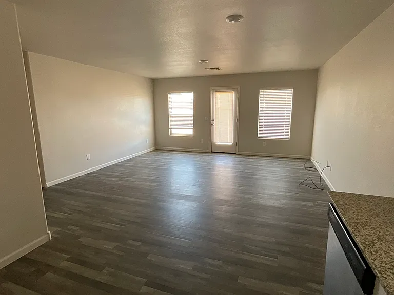 2405 Village Dr — Photo 22