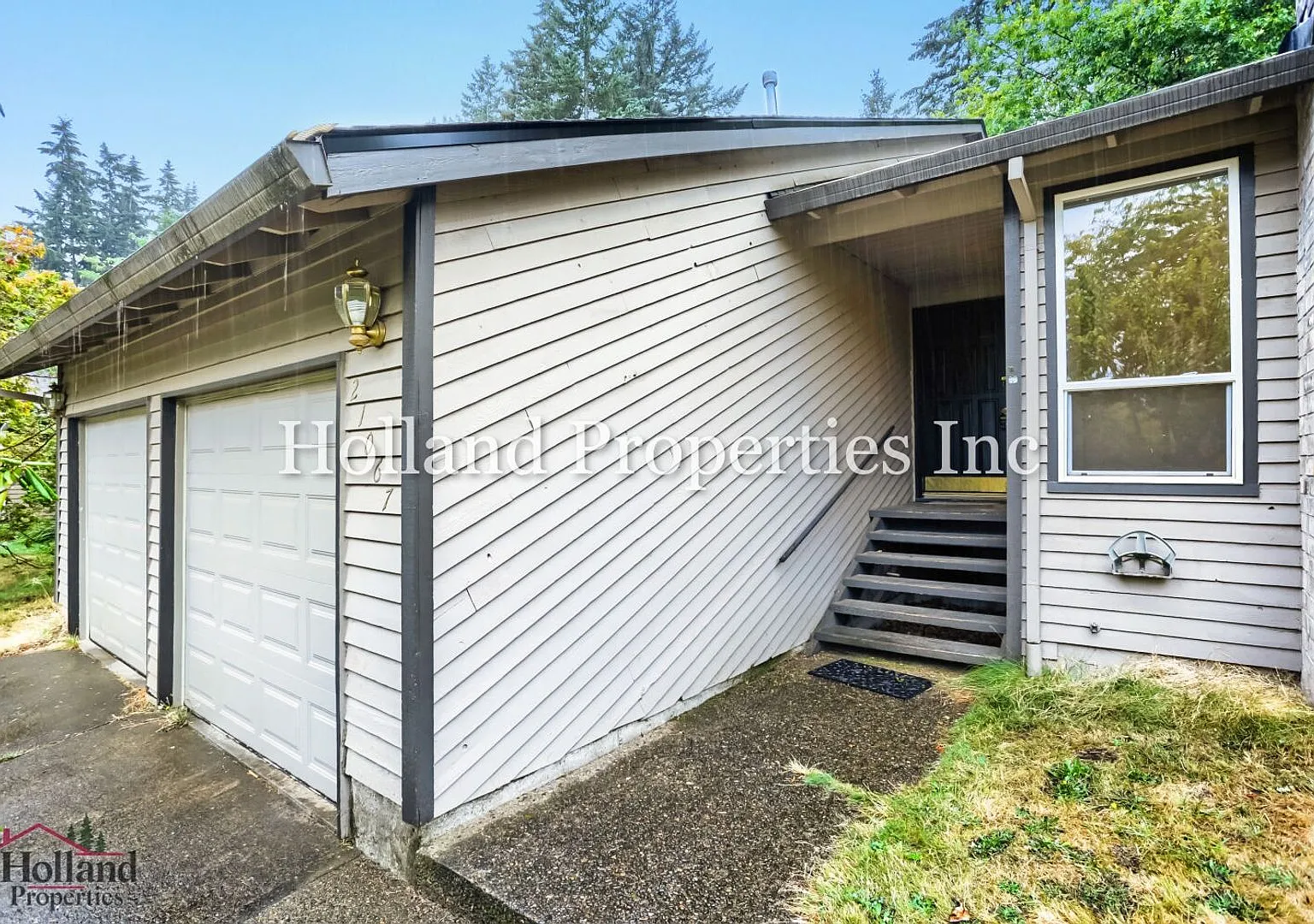 Charming 3-Bedroom Tualatin Home with Detached Office, Garden & Fireplace — Photo 2