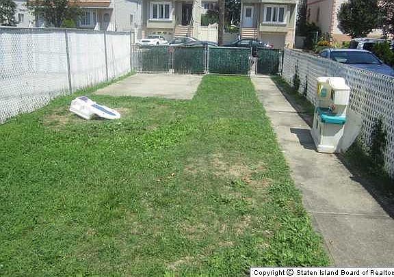 3rd image of 256 Kensington Ave