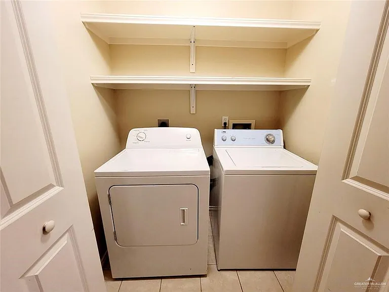 2402 Tahiti Dr #7 — Photo 16