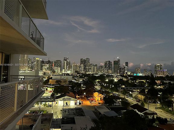 2nd image of 900 SW 8th St APT 1010