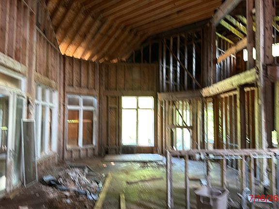 5th image of 1071 Country Ln