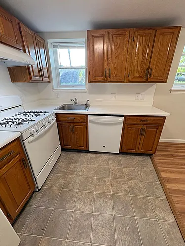 72 Cabot St Photo 1