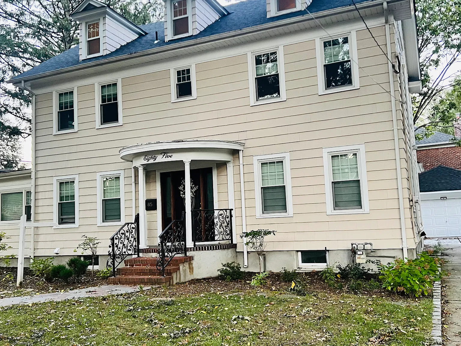 4 bed, 2292 sqft, $6,800 — Photo 2