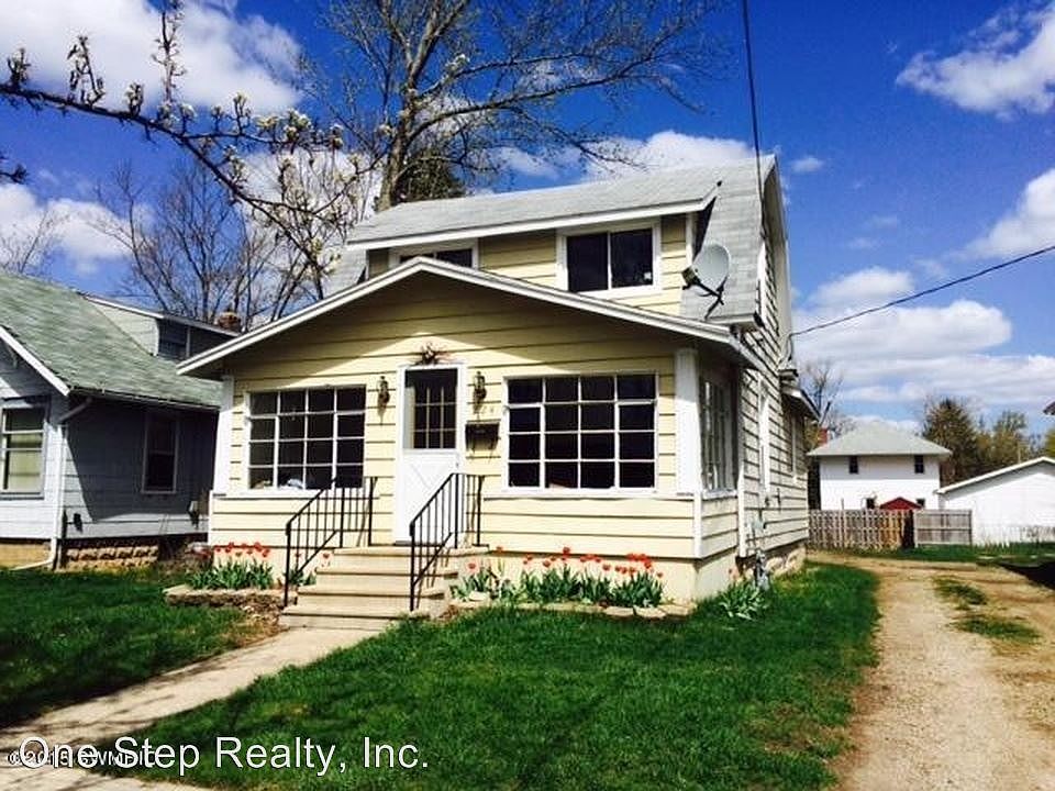 2nd image of 224 Summer St
