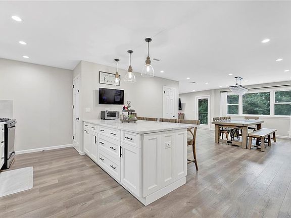 5th image of 83 Lortel Ave
