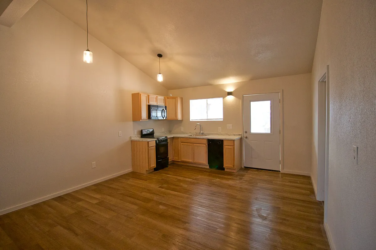 Building Photo - 631 S 1st St #2
