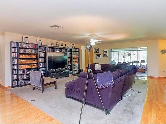 4th image of 2973 Chickasaw Dr