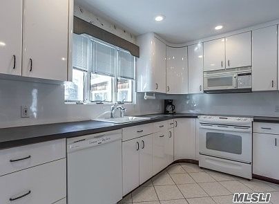 5th image of 35 Stonywood Dr