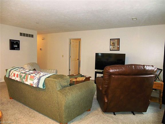 4th image of 115 Lavender Ln