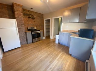 116 Inman St #1B, Cambridge, MA 02139