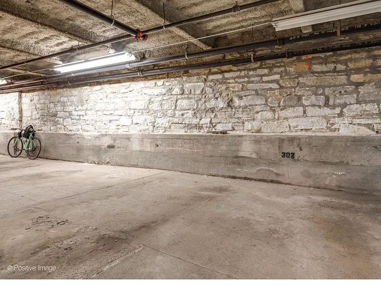 1344 W Madison St #302 — Photo 29