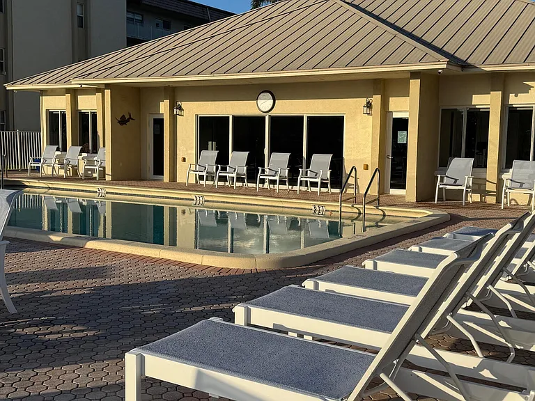 640 Snug Harbor Dr #F6 — Photo 5