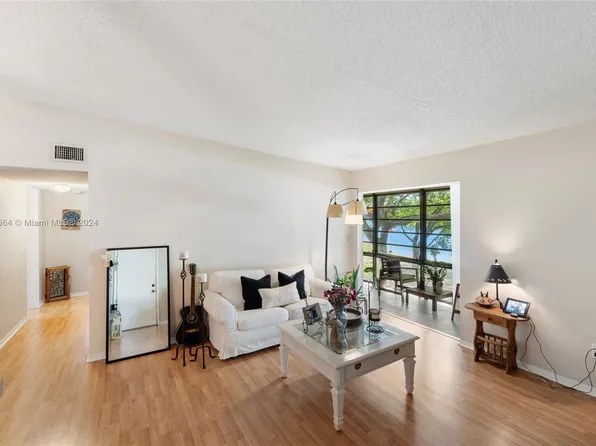 9723 Hammocks Blvd APT 202, Miami, FL 33196