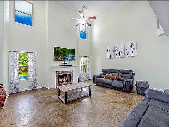 3rd image of 256 Riverwood Dr