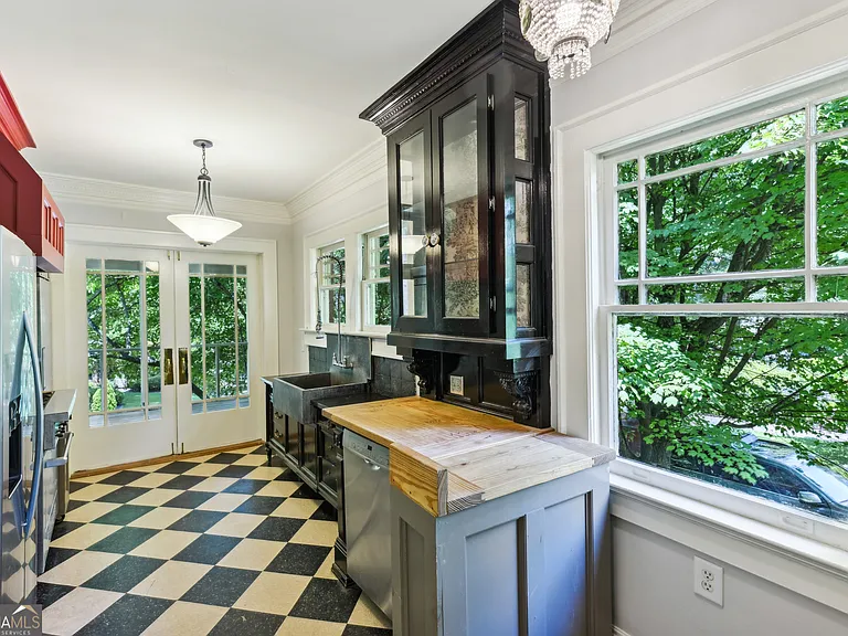 1500 N Highland Ave NE — Photo 20