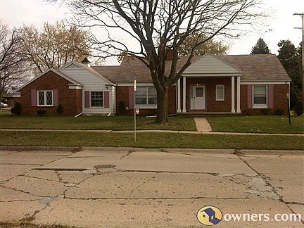 2nd image of 1809 Valley Ln
