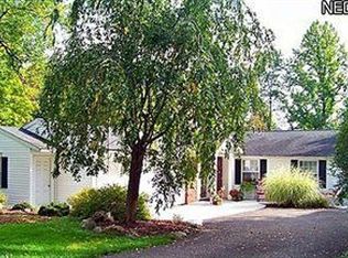 8500 Summit Dr, Chagrin Falls, OH 44023