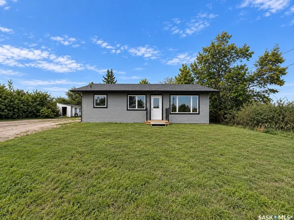 511 1st Avenue, Wapella, SK S0G 4Z0