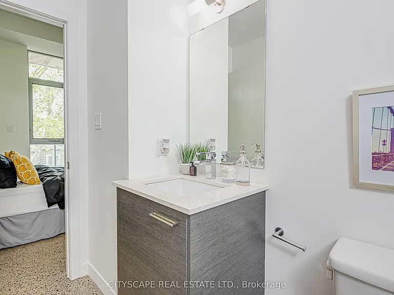 510 King St E #313 — Photo 31