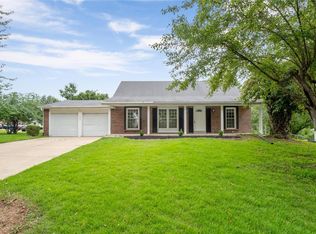 11825 Rollingsford Dr, Florissant, MO 63033