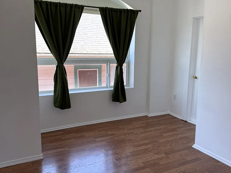 1109 SE Division St #1 — Photo 7