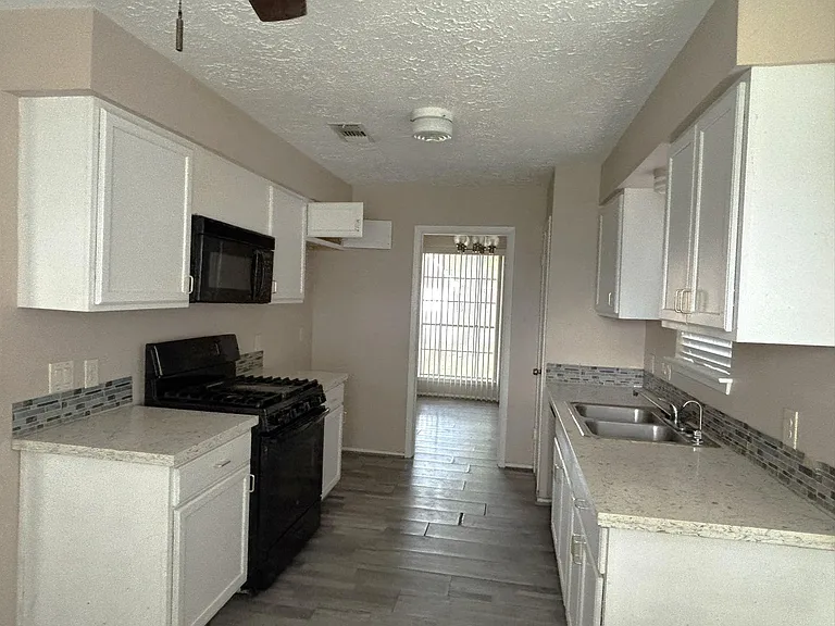 17323 Camberwell Green Ln — Photo 7