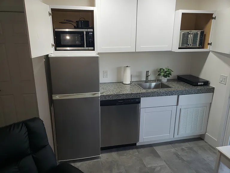 237 S Clementine St #8 — Photo 9