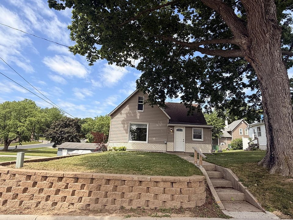 1st image of 309 Pleasant St NE