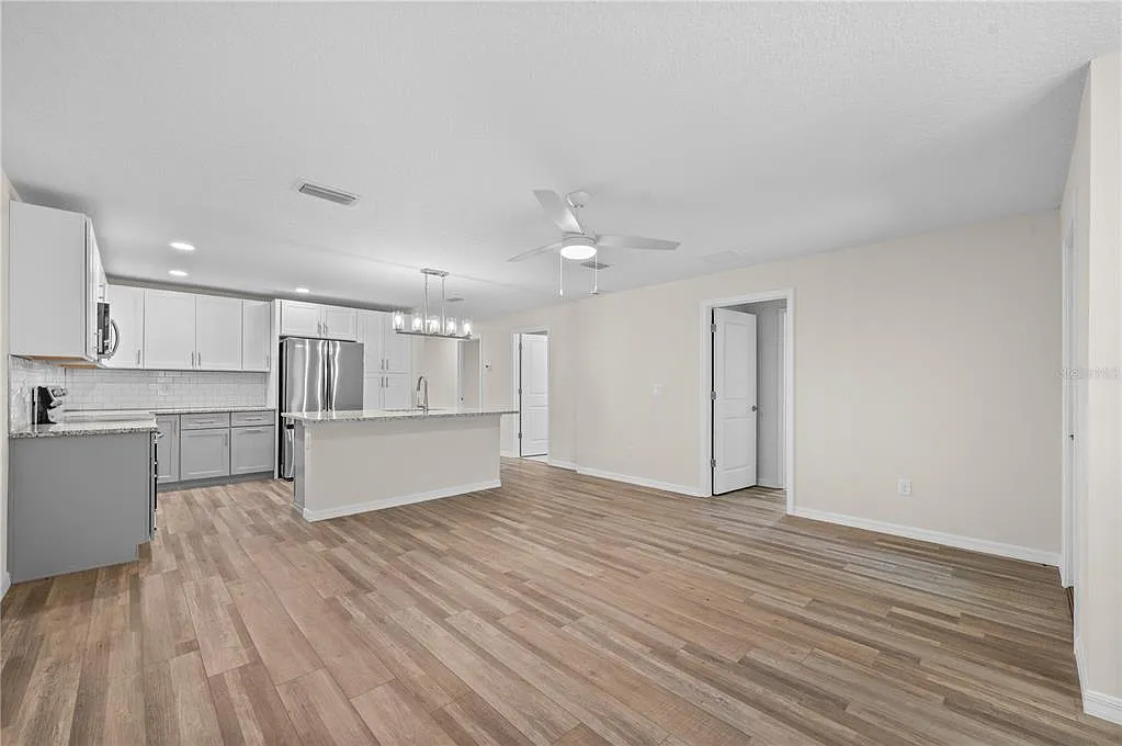 3 bed, 2.0 bath, 1367 sqft, $1,699 — Photo 4