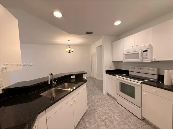 3602 Skyline Blvd APT 104, Cape Coral, FL 33914