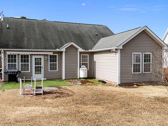 4th image of 2040 Applewood Dr