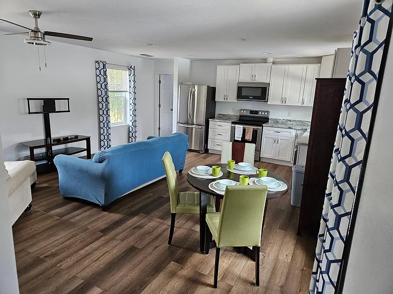 714 N Warfield Ave — Photo 5