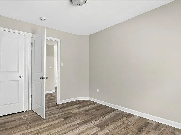 403 Spring Ct — Photo 21