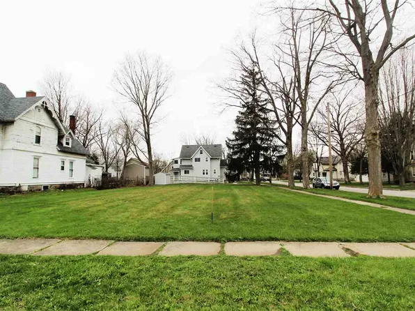 219 N Cedar St, Owosso, MI 48867