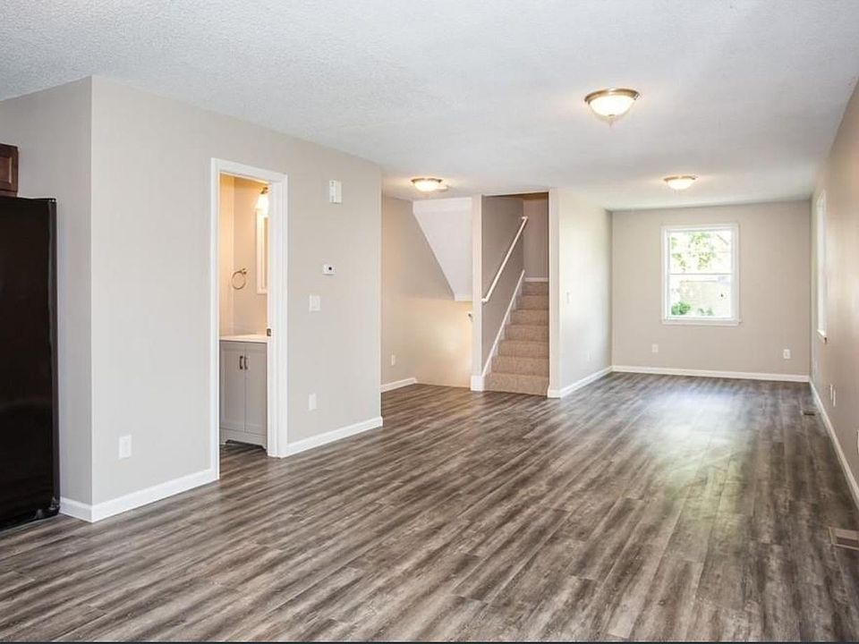 2nd image of 55 Allendale St