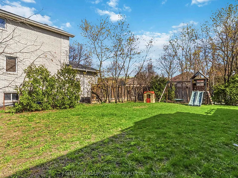 21 Kersey Cres — Photo 41