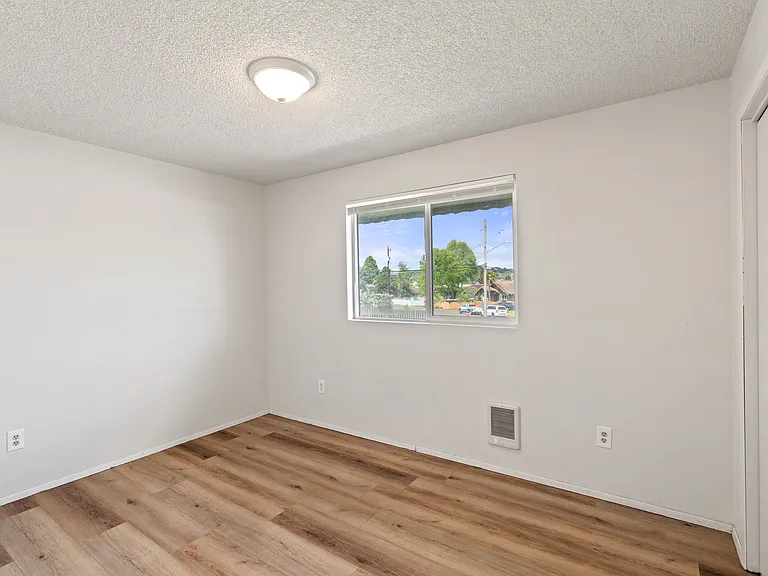 1111 W Market St #7 — Photo 8