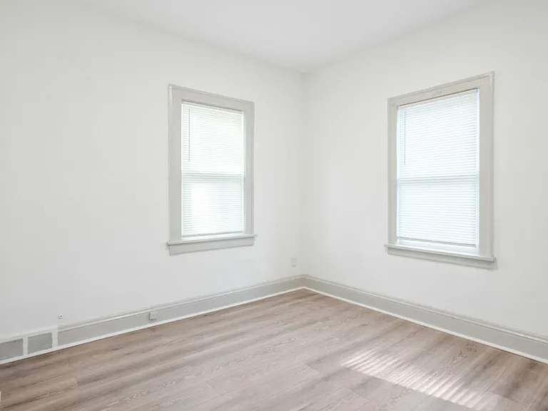 1554 Larchmont Rd #B — Photo 21