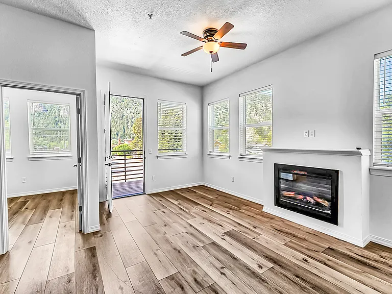 580 1st Ave N #206 — Photo 4
