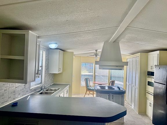 3rd image of 847 Oakwood Dr