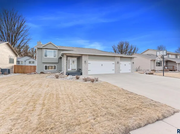 2301 S Crown Hill Dr, Sioux Falls, SD 57106